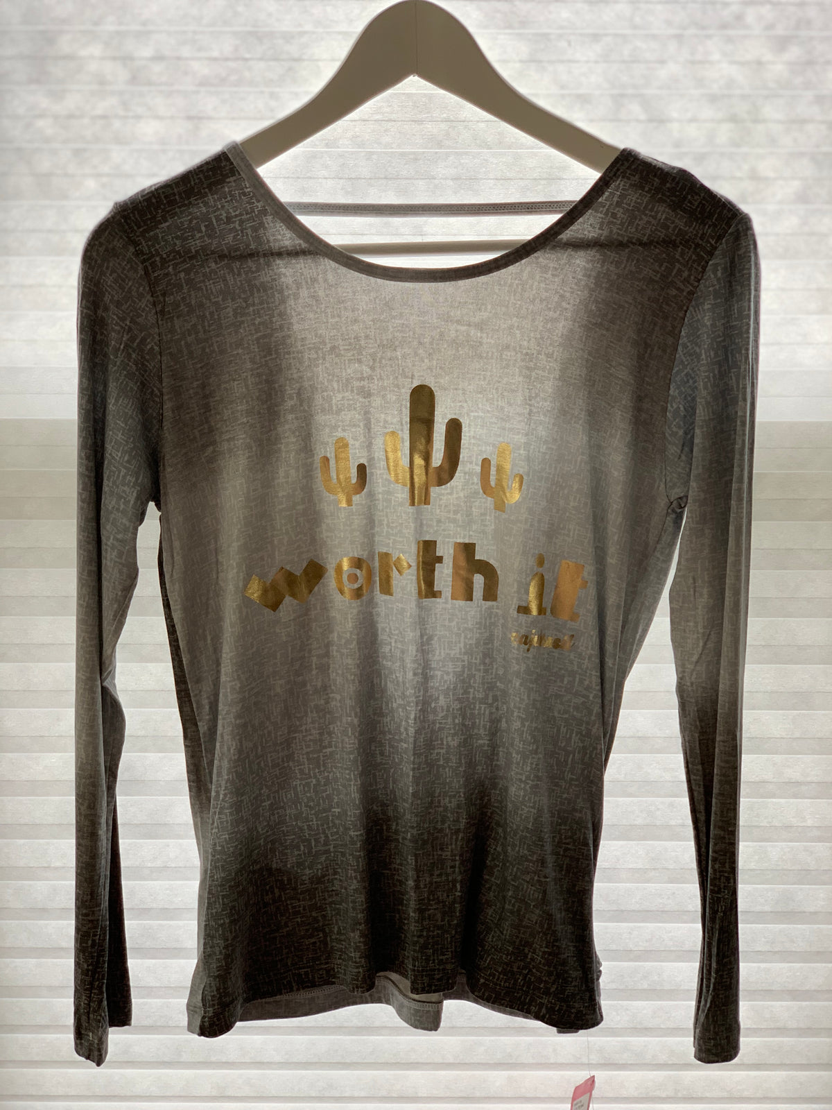 Long Sleeve Top &quot;WORTH IT&quot; - More Colors